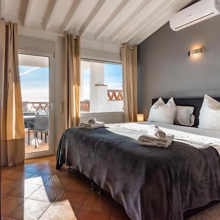 In The Second Line, Modern Beachfront Holiday Home In Costabella, Marbella Buitenkant foto