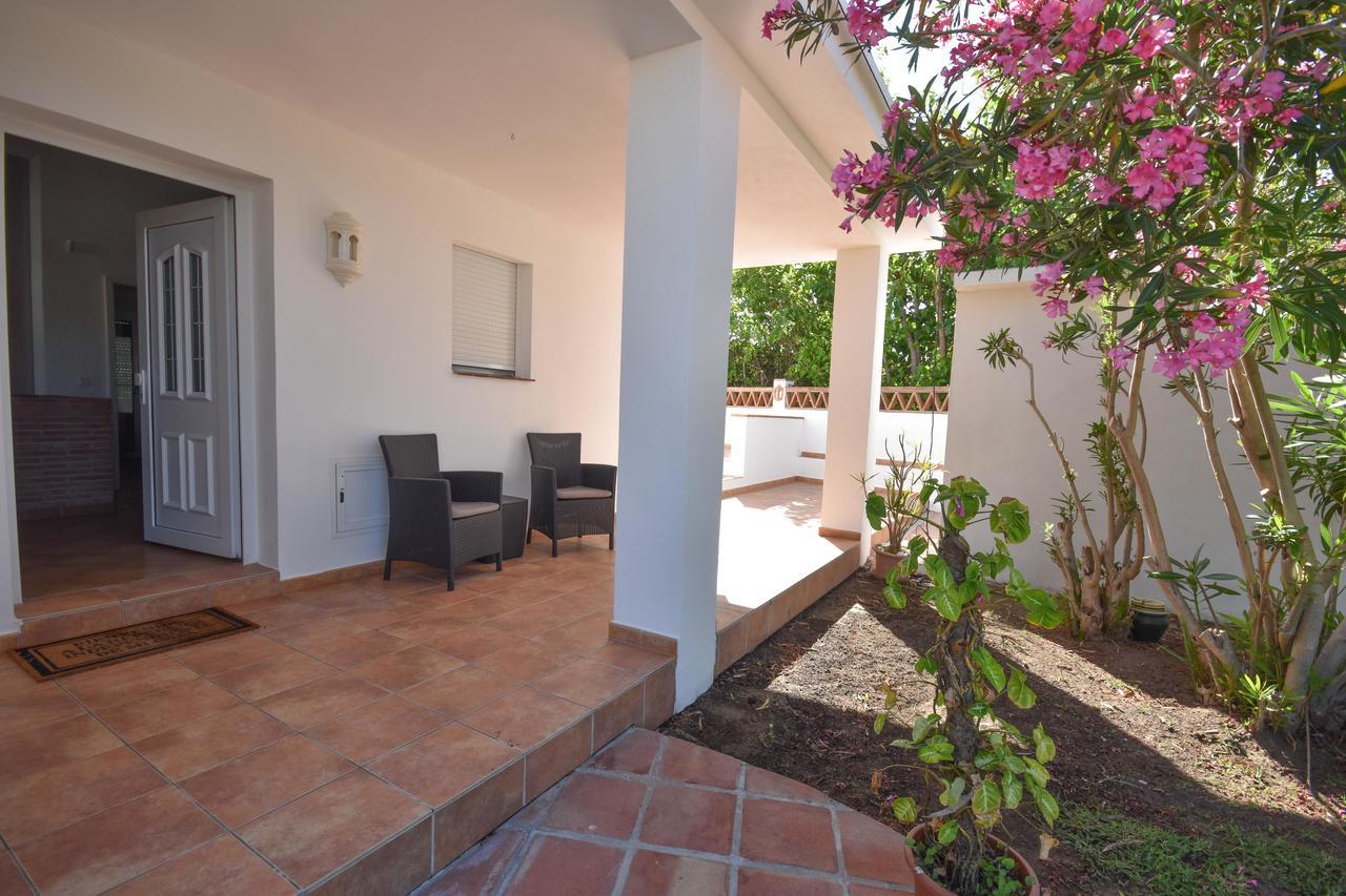 In The Second Line, Modern Beachfront Holiday Home In Costabella, Marbella Buitenkant foto