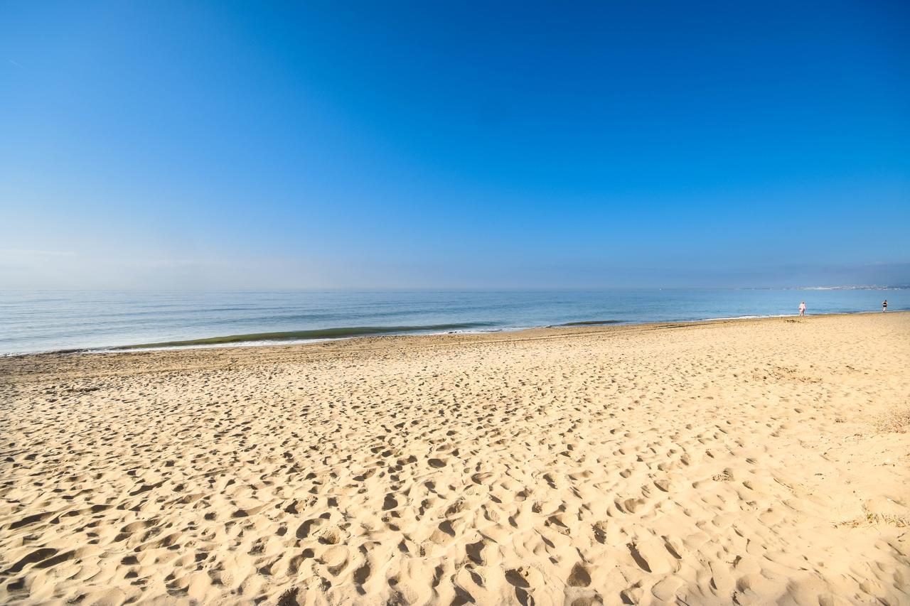 In The Second Line, Modern Beachfront Holiday Home In Costabella, Marbella Buitenkant foto