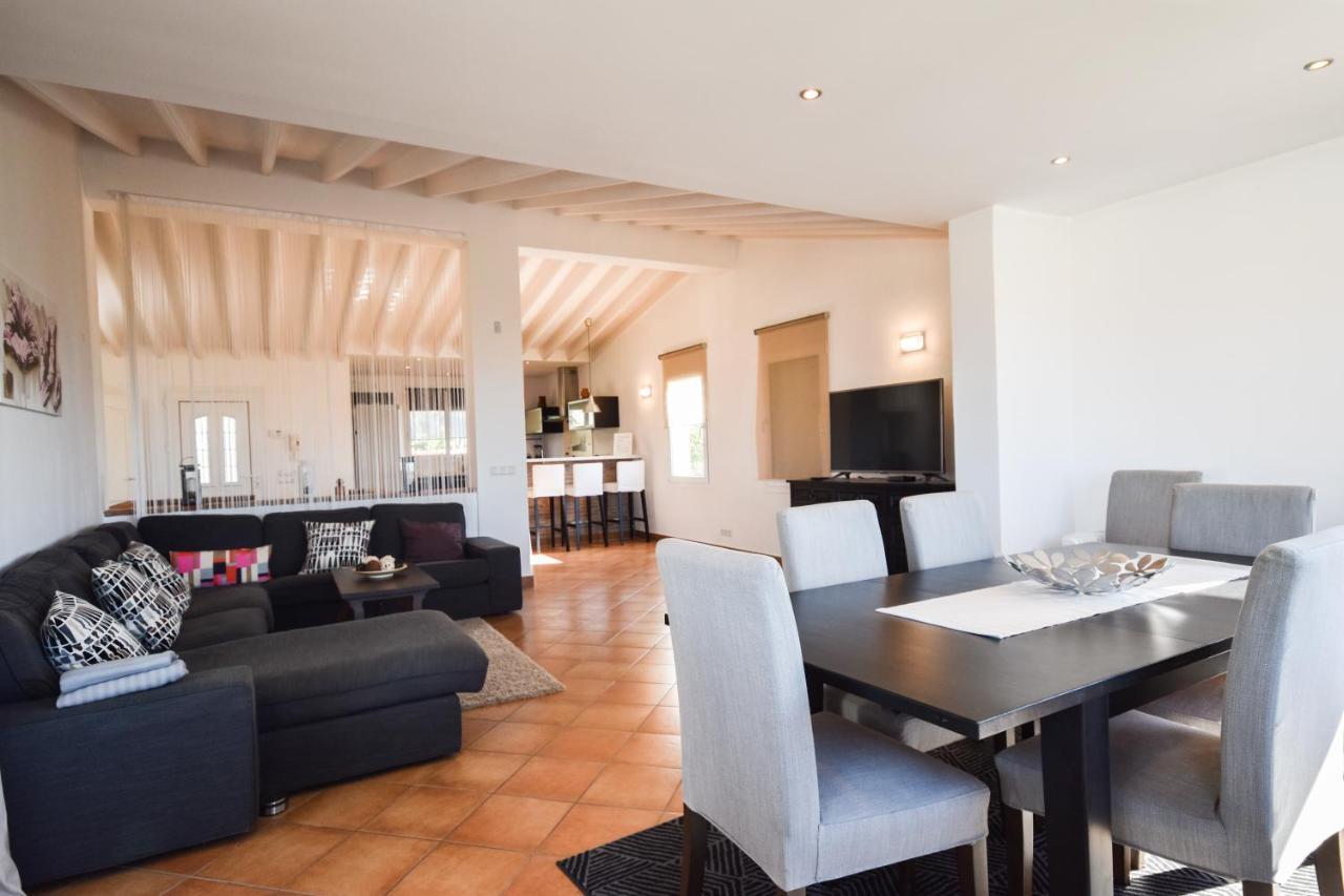 In The Second Line, Modern Beachfront Holiday Home In Costabella, Marbella Buitenkant foto
