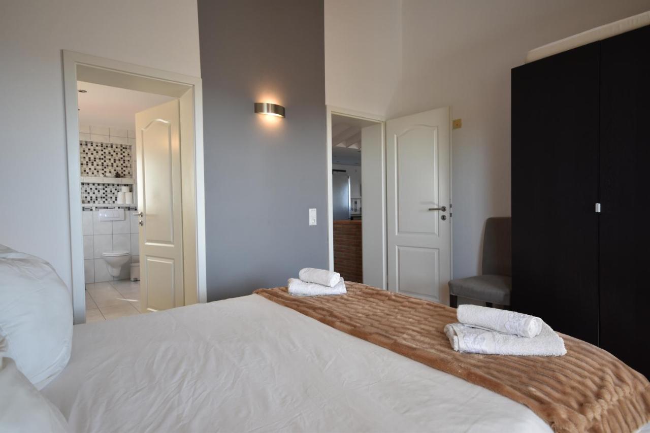 In The Second Line, Modern Beachfront Holiday Home In Costabella, Marbella Buitenkant foto