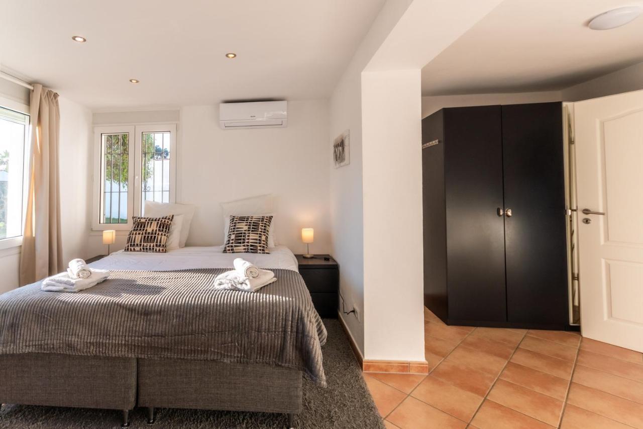 In The Second Line, Modern Beachfront Holiday Home In Costabella, Marbella Buitenkant foto