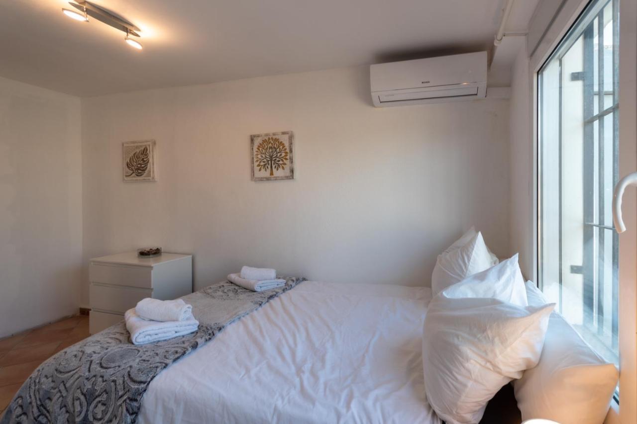 In The Second Line, Modern Beachfront Holiday Home In Costabella, Marbella Buitenkant foto
